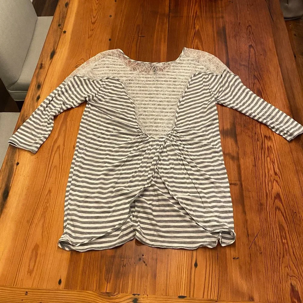 BCBMAXAZRIA Striped 3/4 Sleeve Lace Back Tee (Sz. S) - Picture 8 of 9